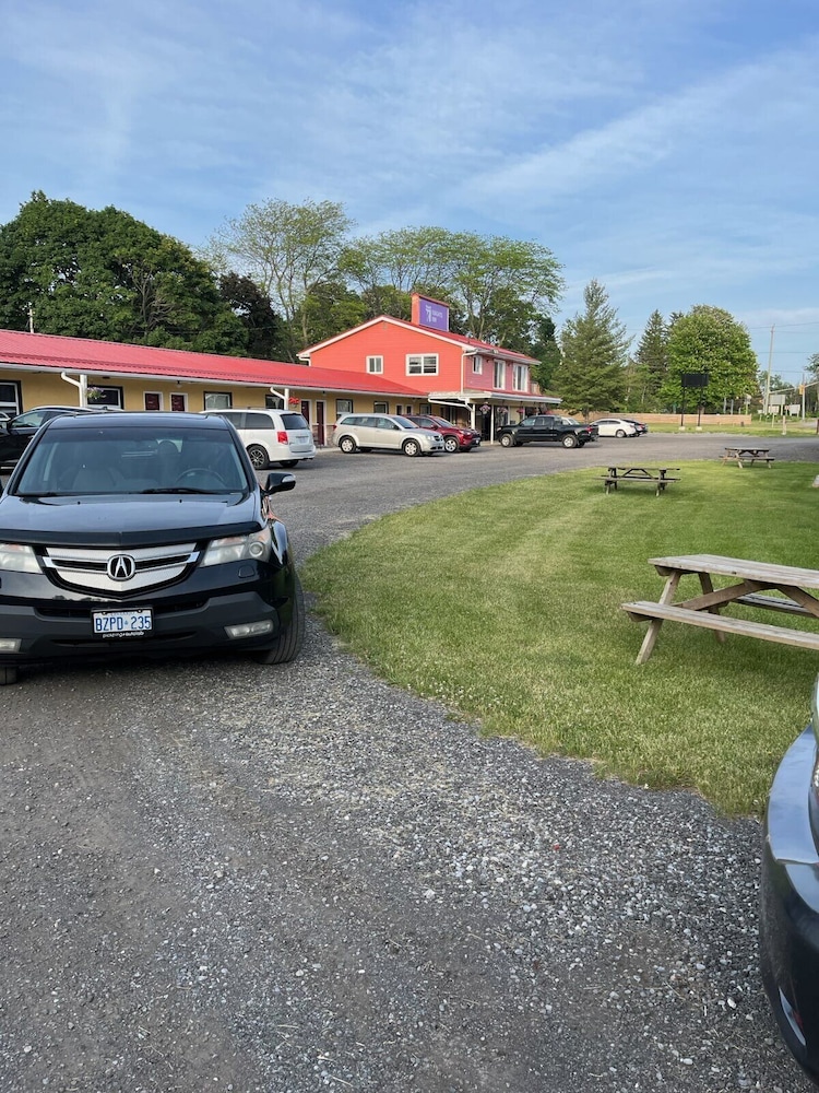 Knights Inn Cobourg 32/47