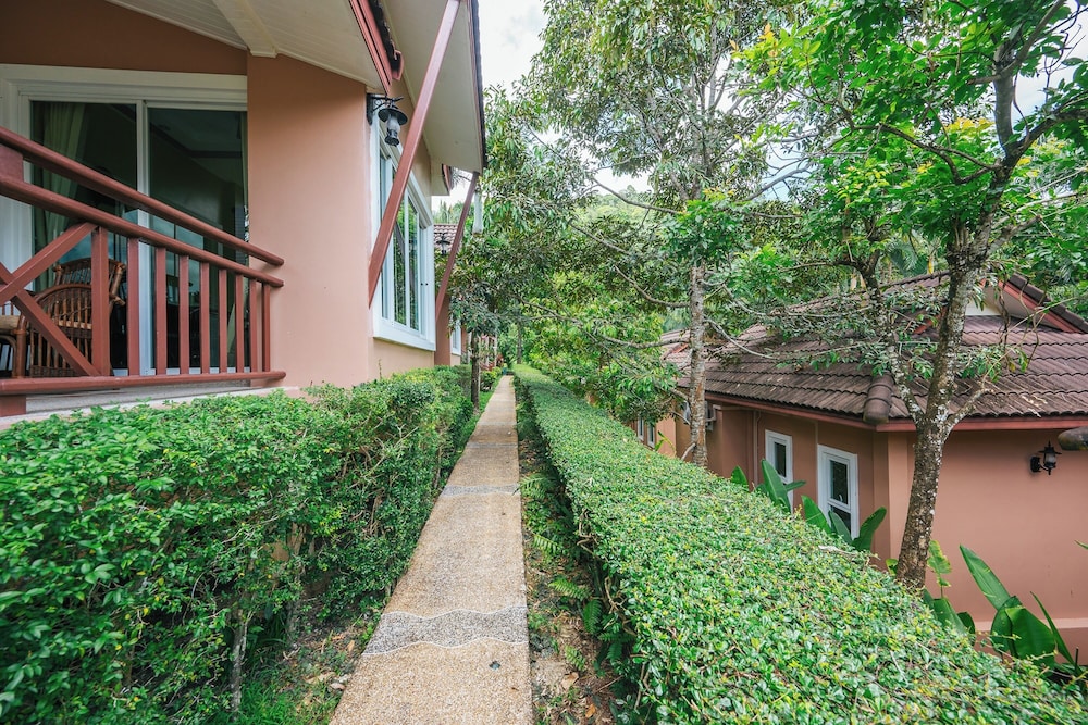 Thai Modern Resort and Spa 80/83