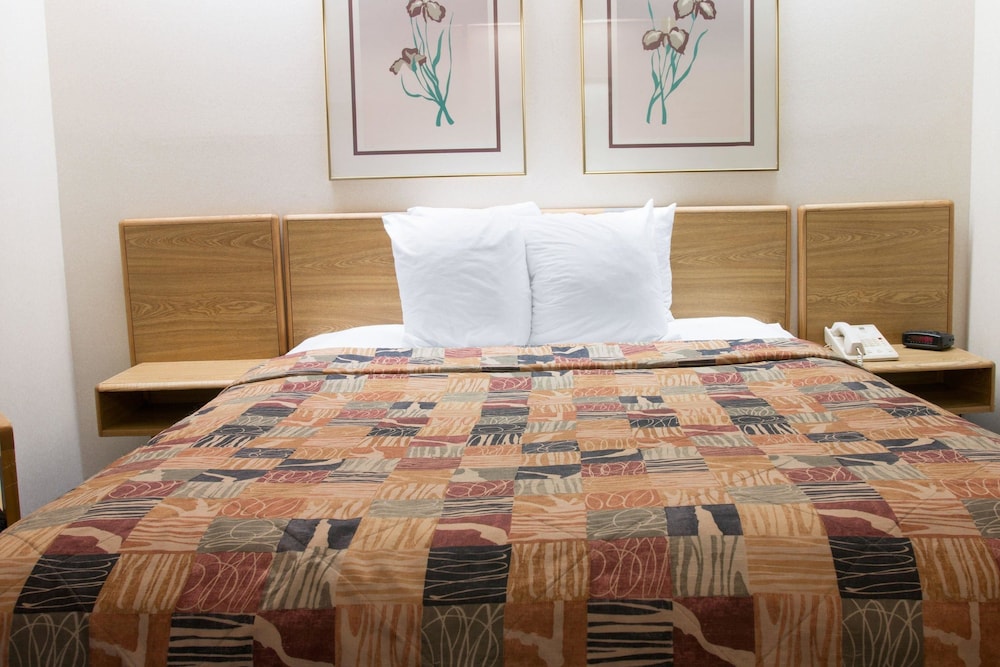 Days Inn By Wyndham Flint/Bishop International Airport 13/41