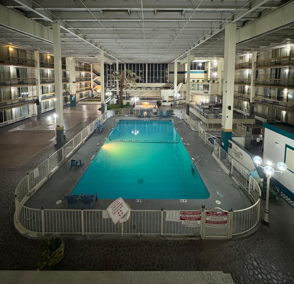 swimming pool spa