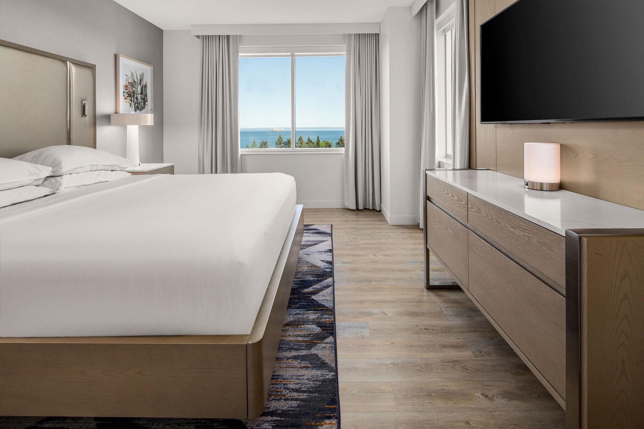 Suite, Lake View
