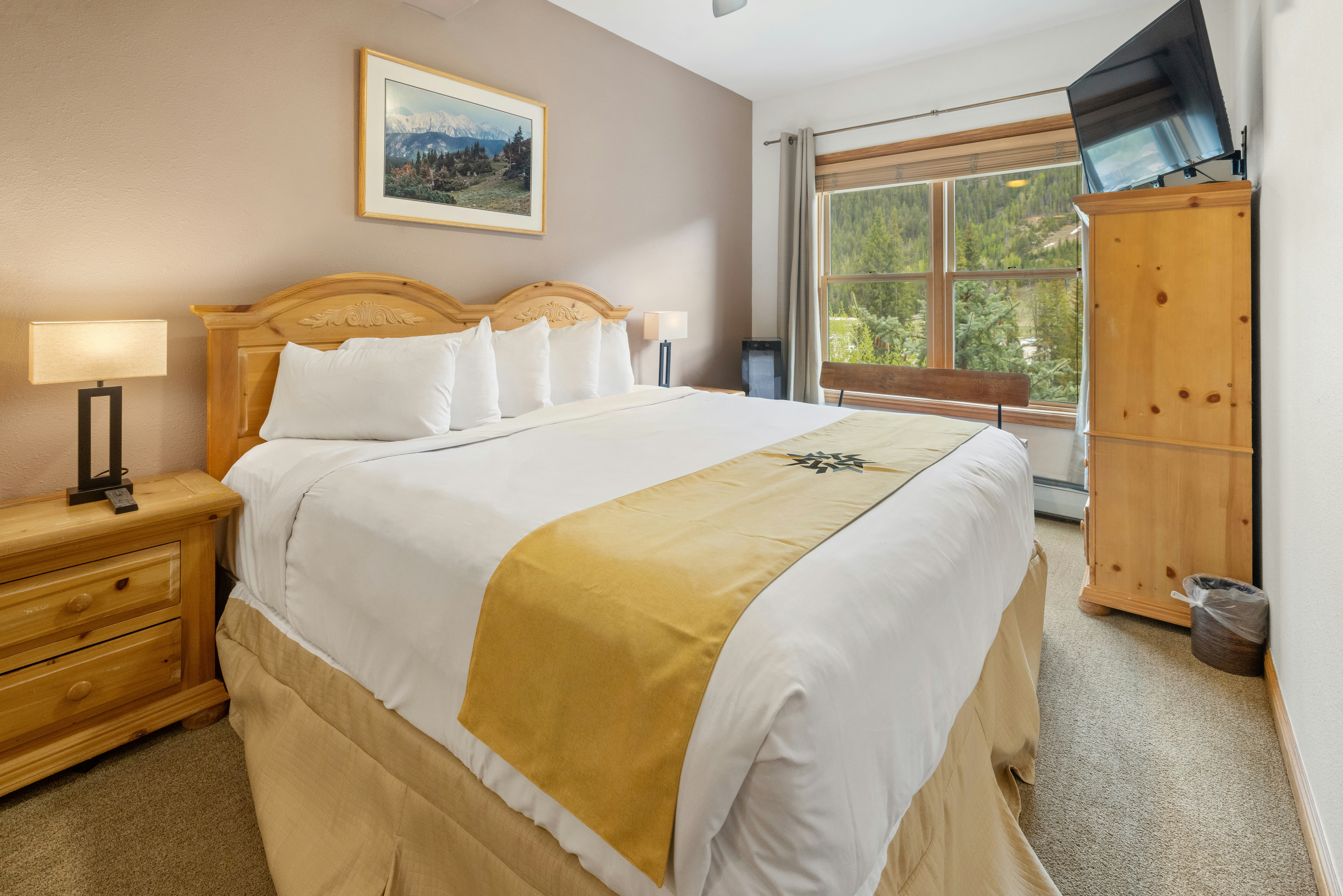Gateway Mountain Lodge 10/75
