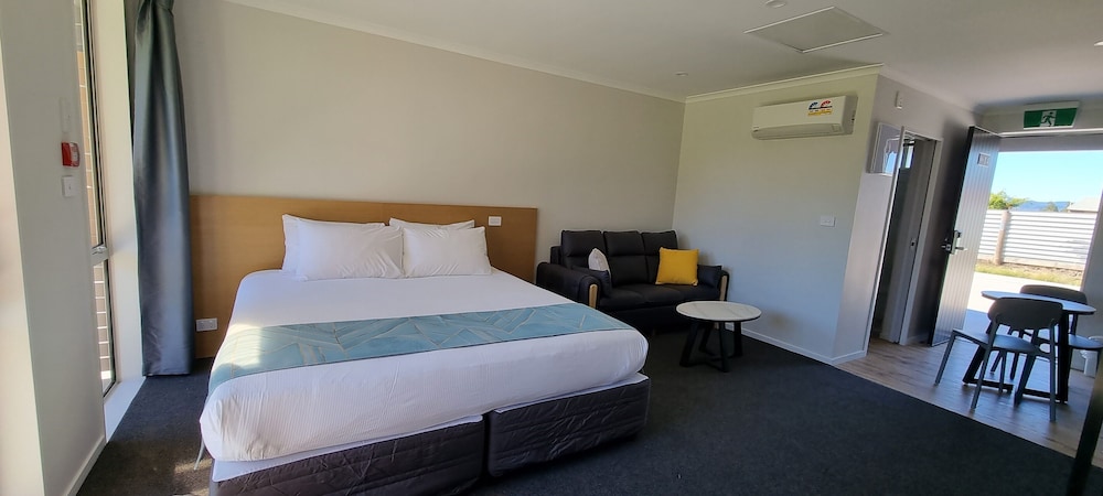 DELUXE, STUDIO, KING BED