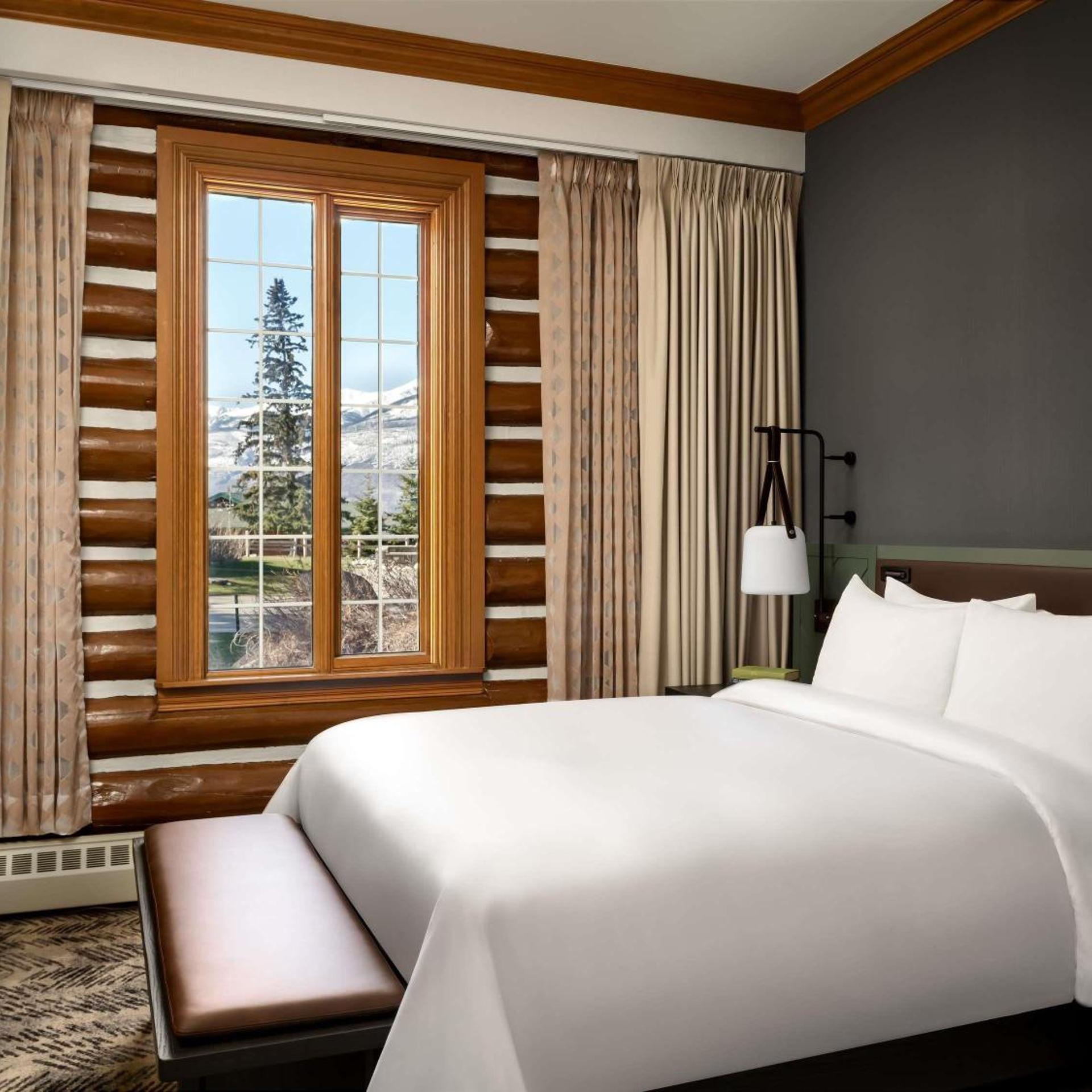 1 Bedroom, Suite, Queen Bed, Resort View 2/3
