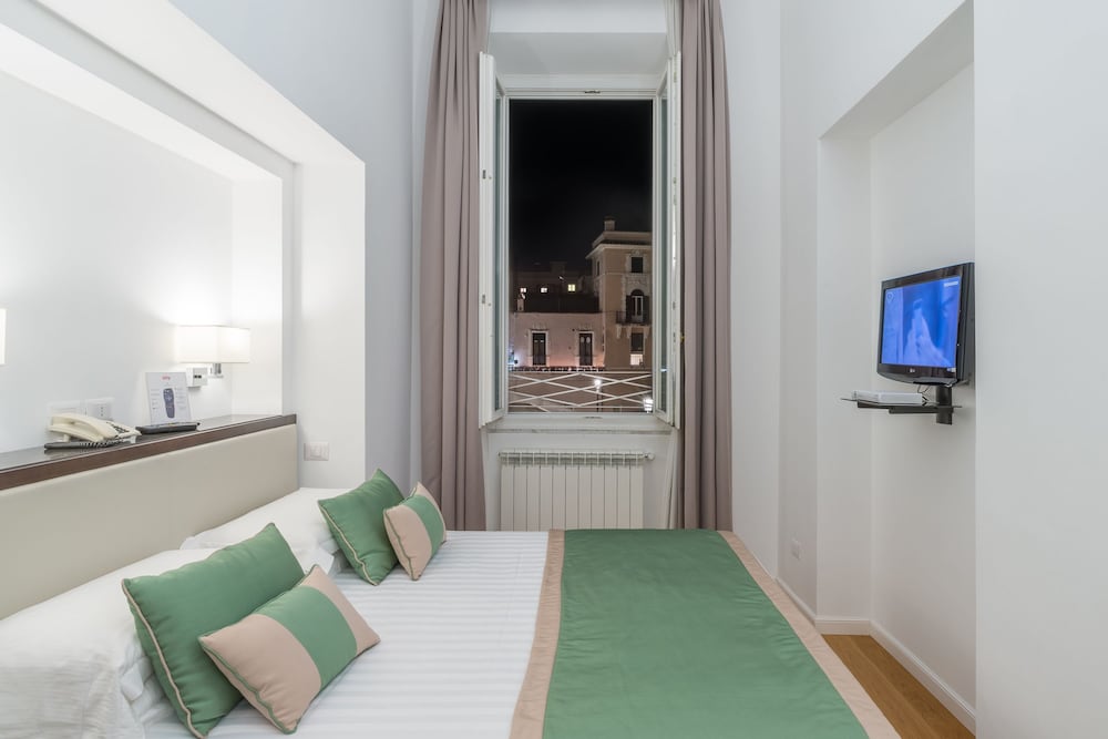 Les Diamants Spanish Steps Suite 9/46
