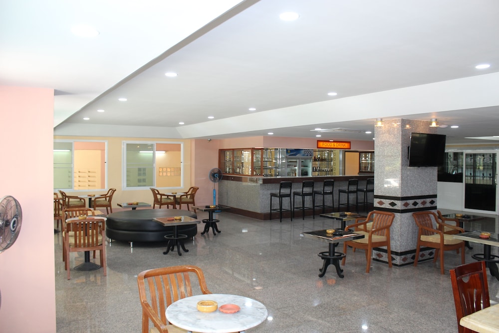 A.A. Pattaya Golden Beach Hotel 37/43