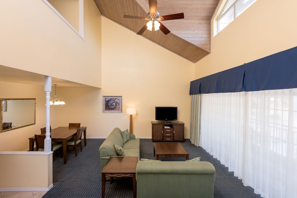 Holiday Inn & Suites Clearwater Beach S-harbourside 63/130