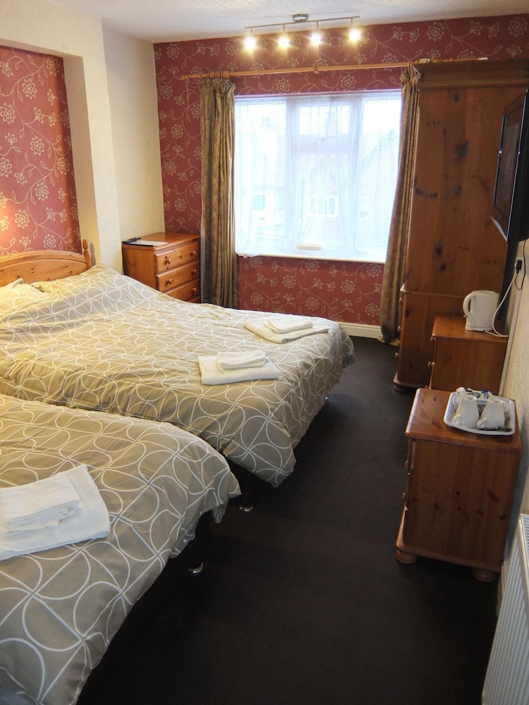 The Monsell Hotel 8/34