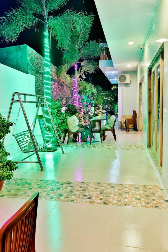 Halona Hotel 20/35