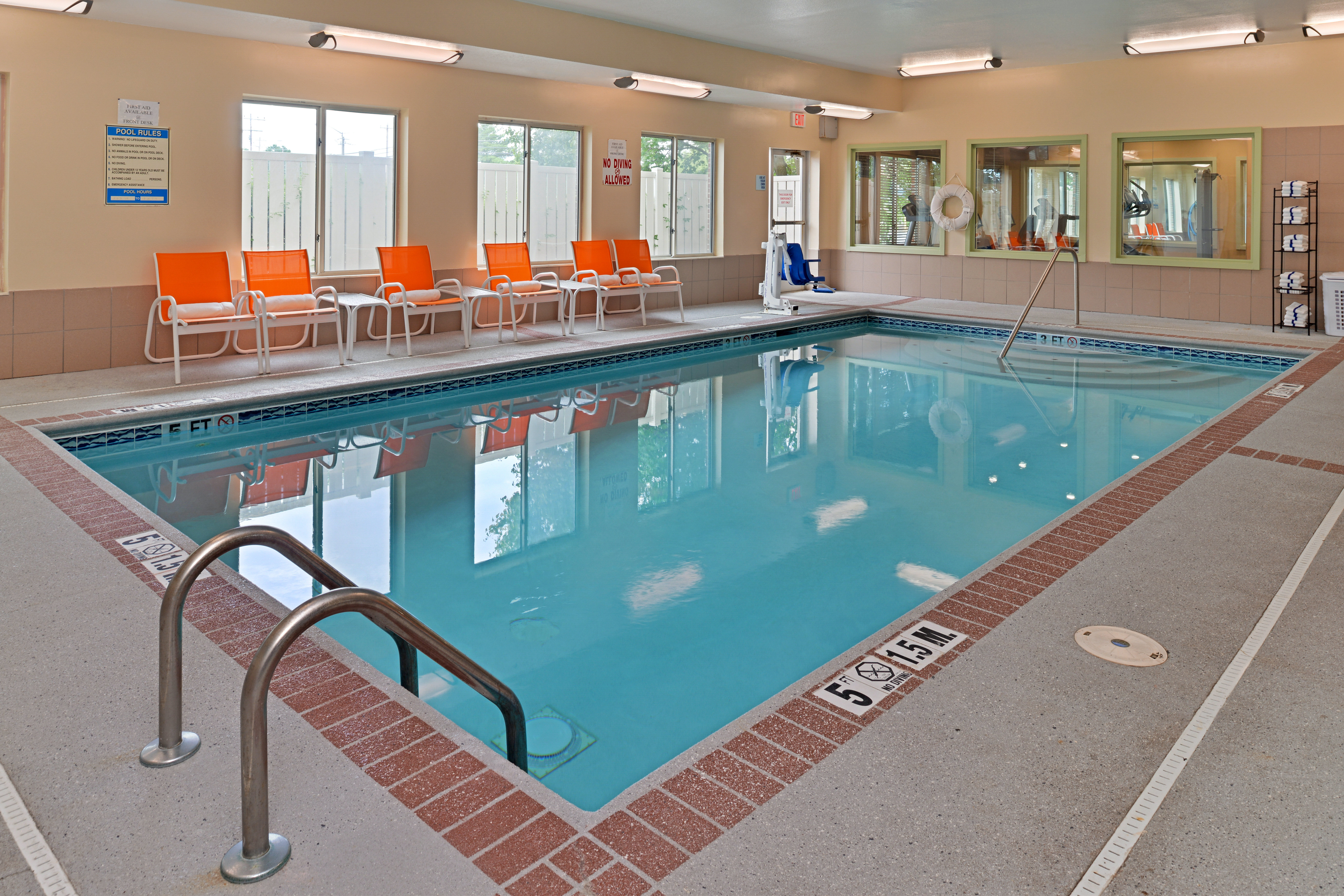 Holiday Inn Express Hotel & Suites Cincinnati-Blue Ash 41/72