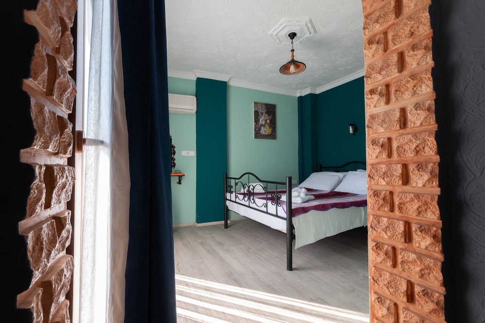 Rebetika Hotel 26/67