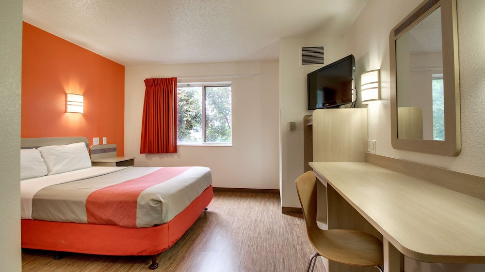 Motel6 Springfield, IL 32/50
