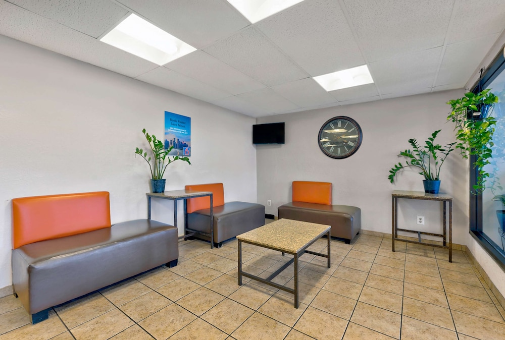 Motel6 Oak Creek, WI 45/53