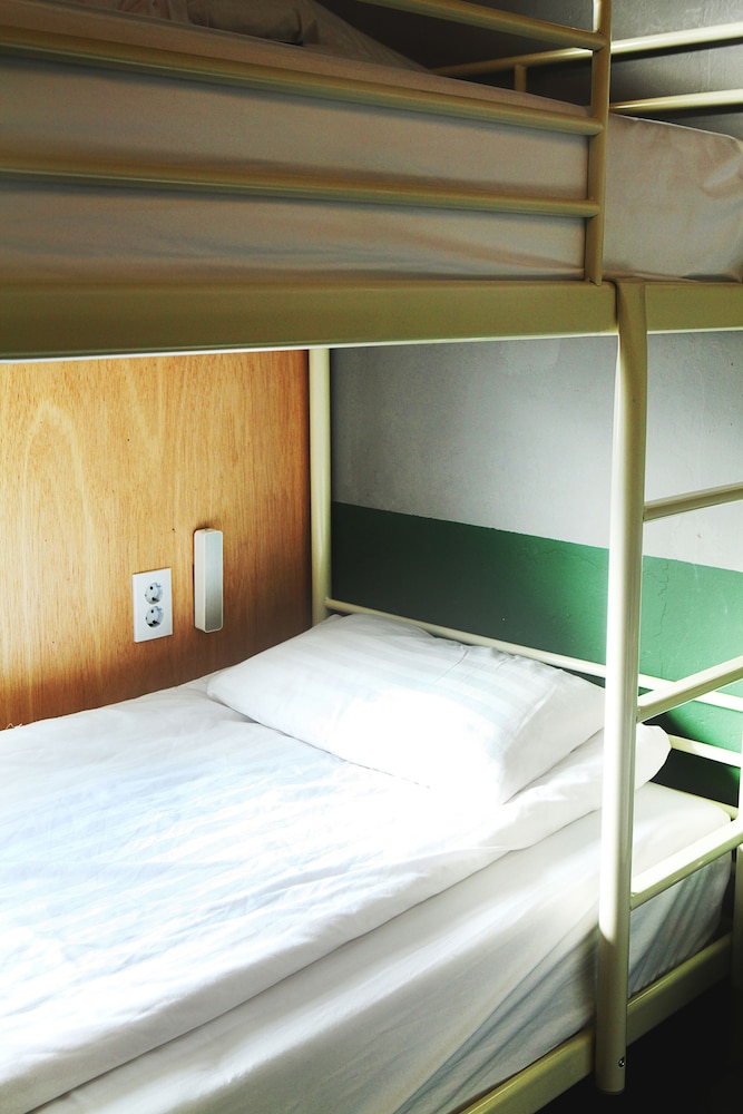 FEMALE DORM, FEMALE ONLY, 6 BEDS
