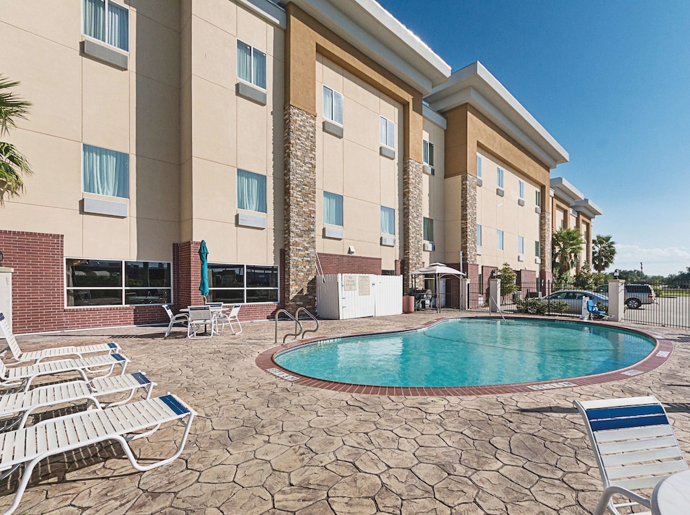 La Quinta Inn & Suites Mathis 22/27