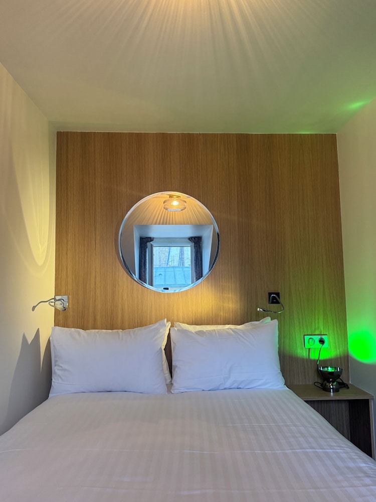 HOTEL MONTMARTRE 23/48