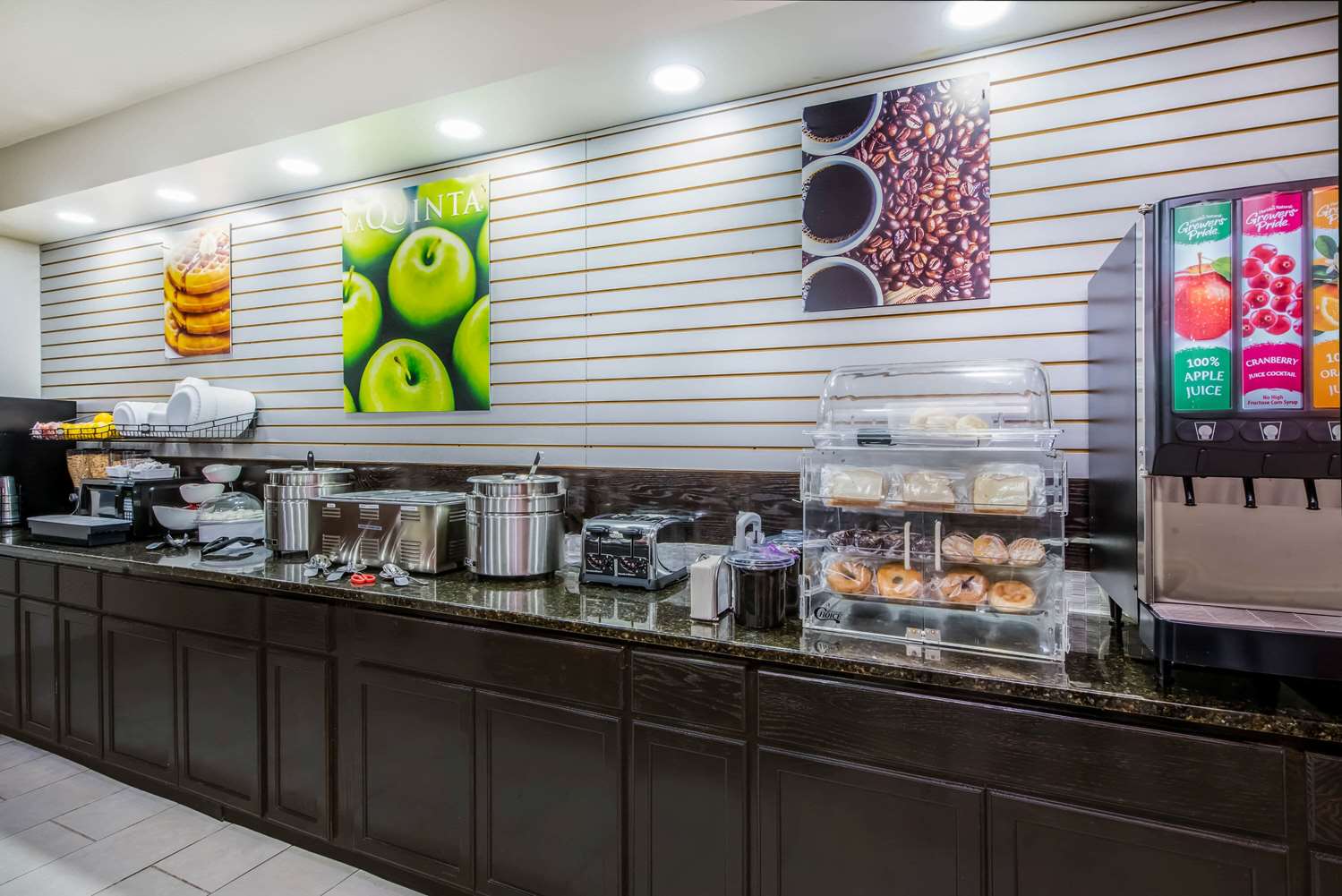 La Quinta Inn & Suites by Wyndham Fairborn Wright-Patterson 7/50