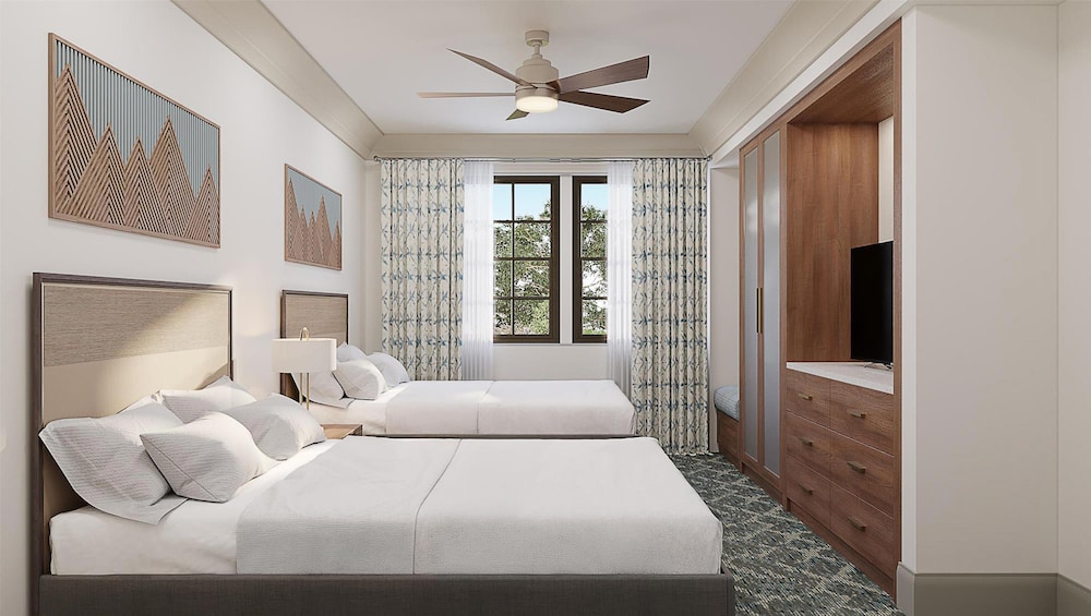 2 BEDROOMS, SUITE, 1 KING AND 2 QUEEN BEDS, SOFA