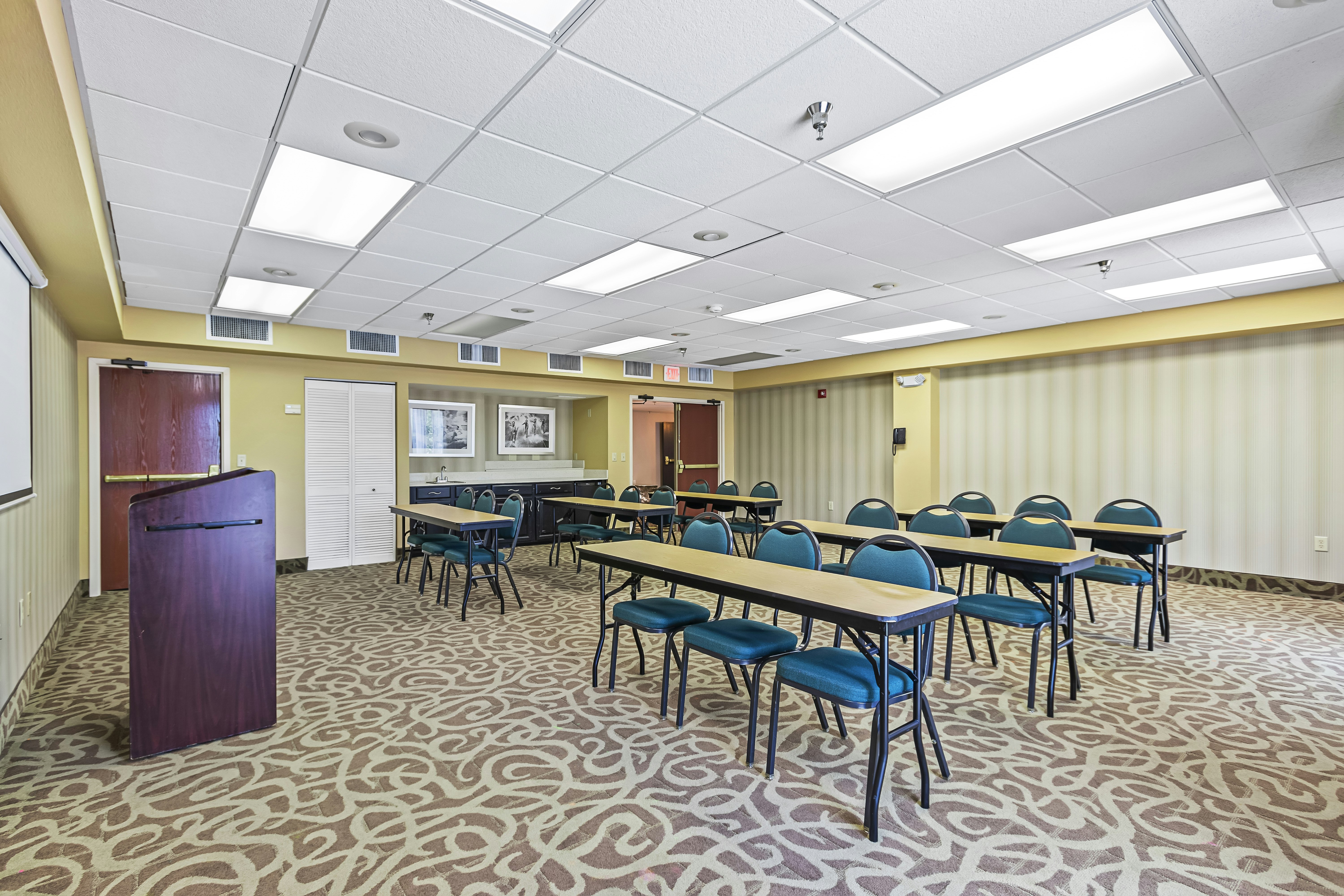 Holiday Inn St. Petersburg West 42/59