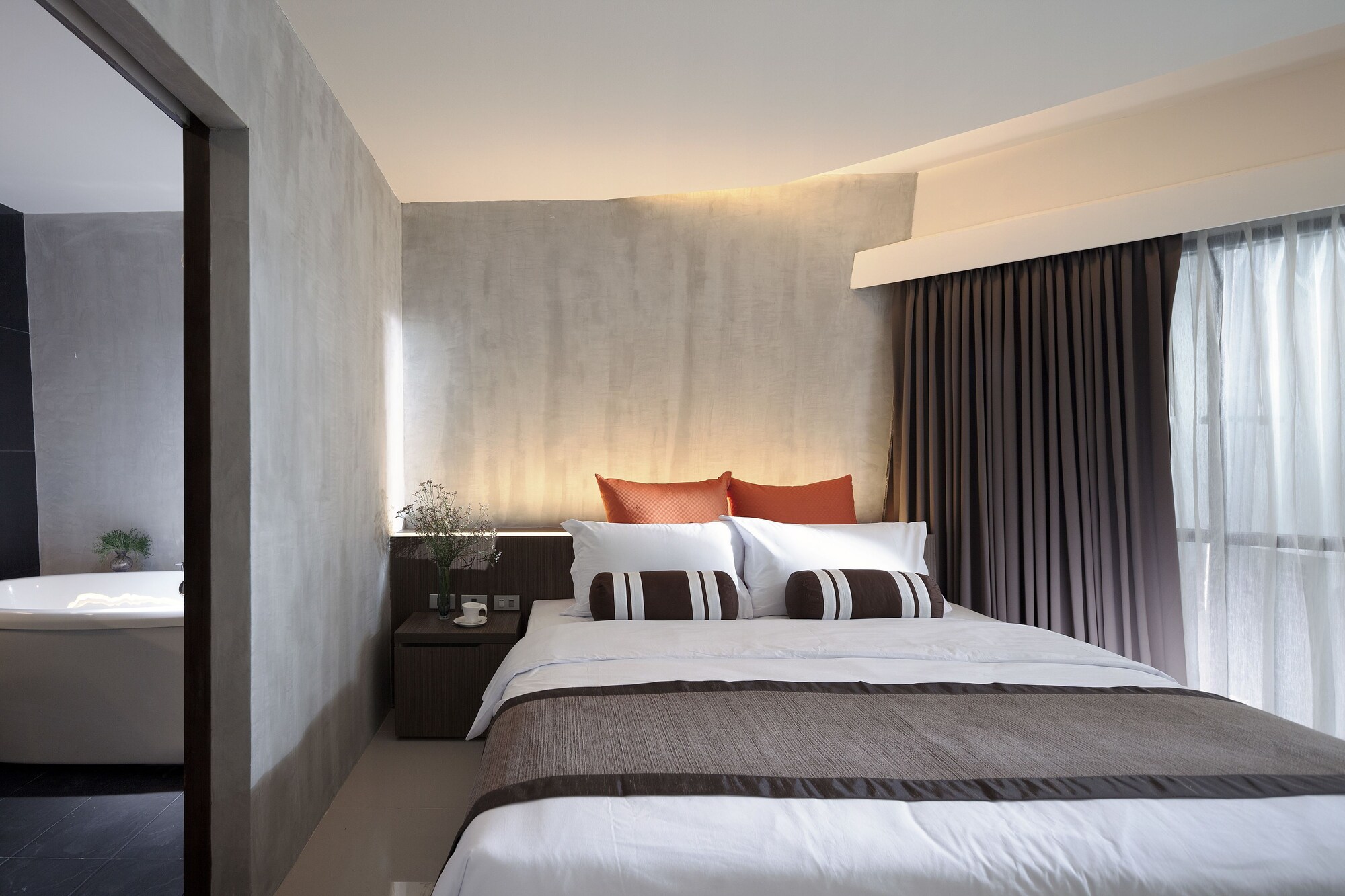 EXECUTIVE, SUITE