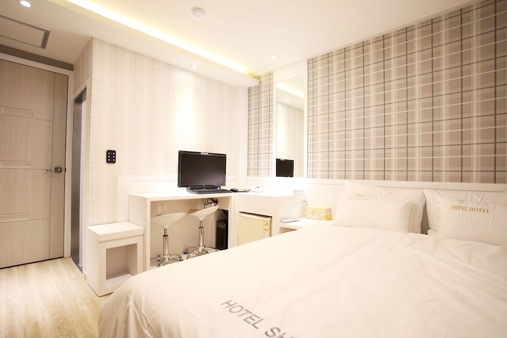 غرفة قياسية بسرير مزدوج، Shine Hotel 6/10