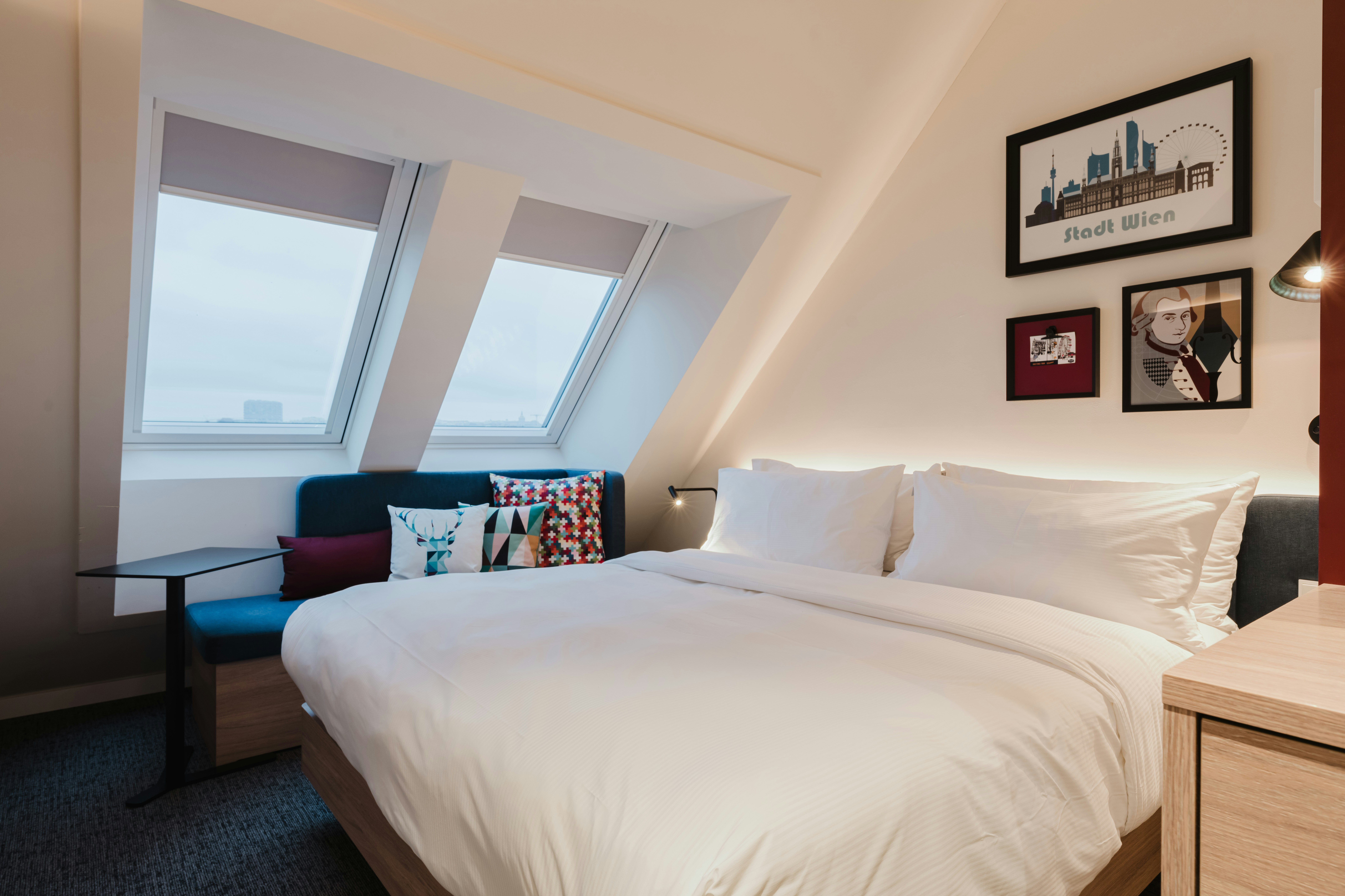 ROOM, KING BED
