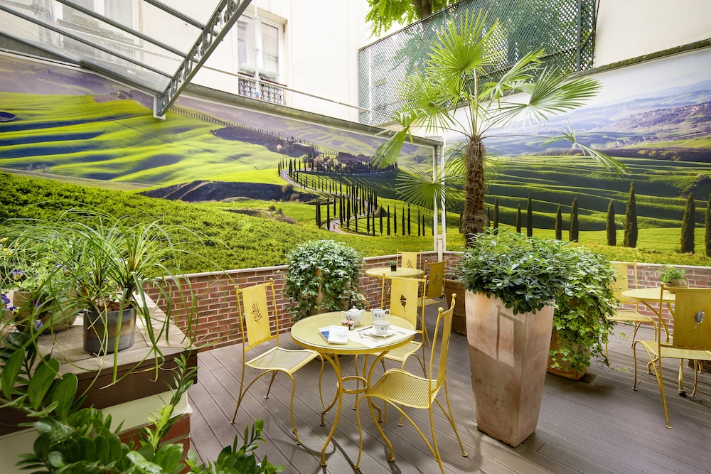 Le Relais Montmartre 50/53
