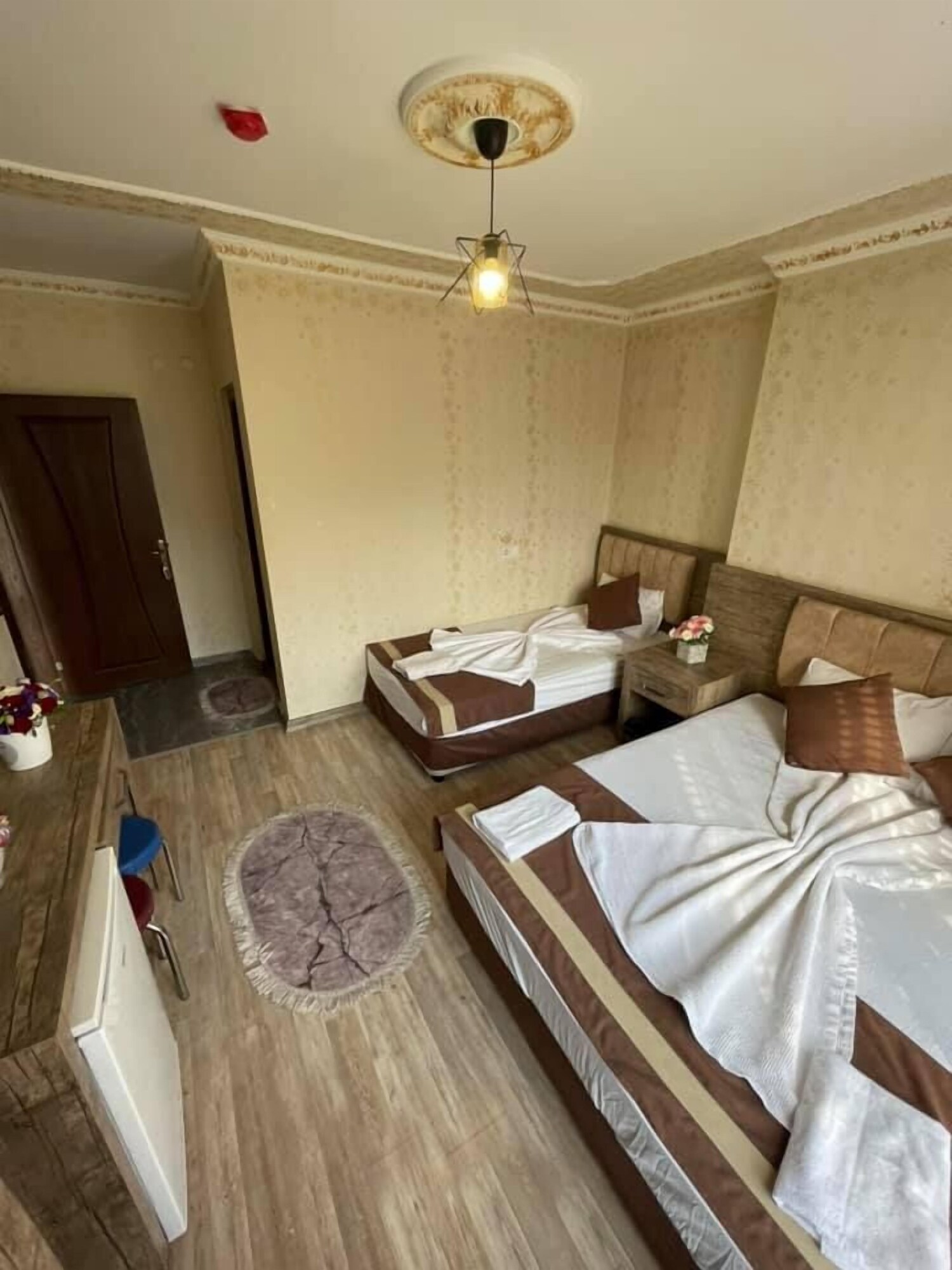غرفة عائلية بسرير كينج وسرير فردي بإطلالة على الحديقة، Ozgur Hotel 5/10