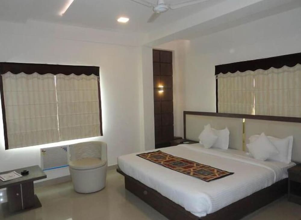 HOTEL MANIRAM PALACE 10/19