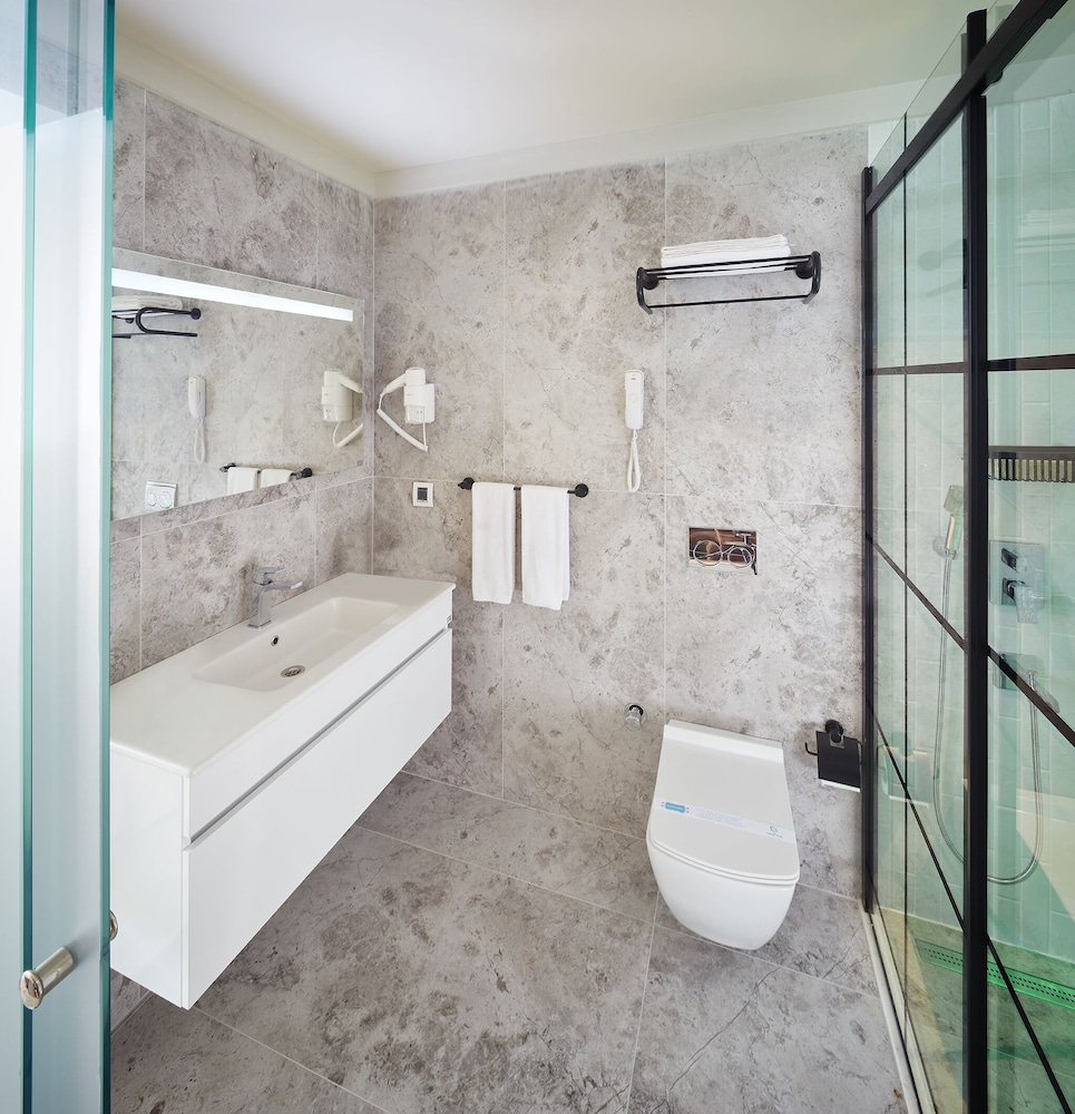 Lalila Blue Suites 32/73