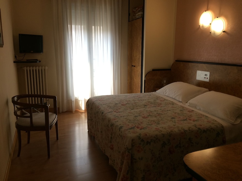 Cristina Hotel 14/40