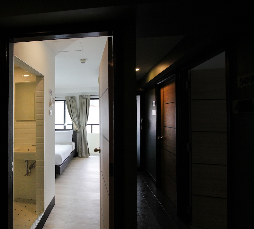 Newstar Hotel 35/36