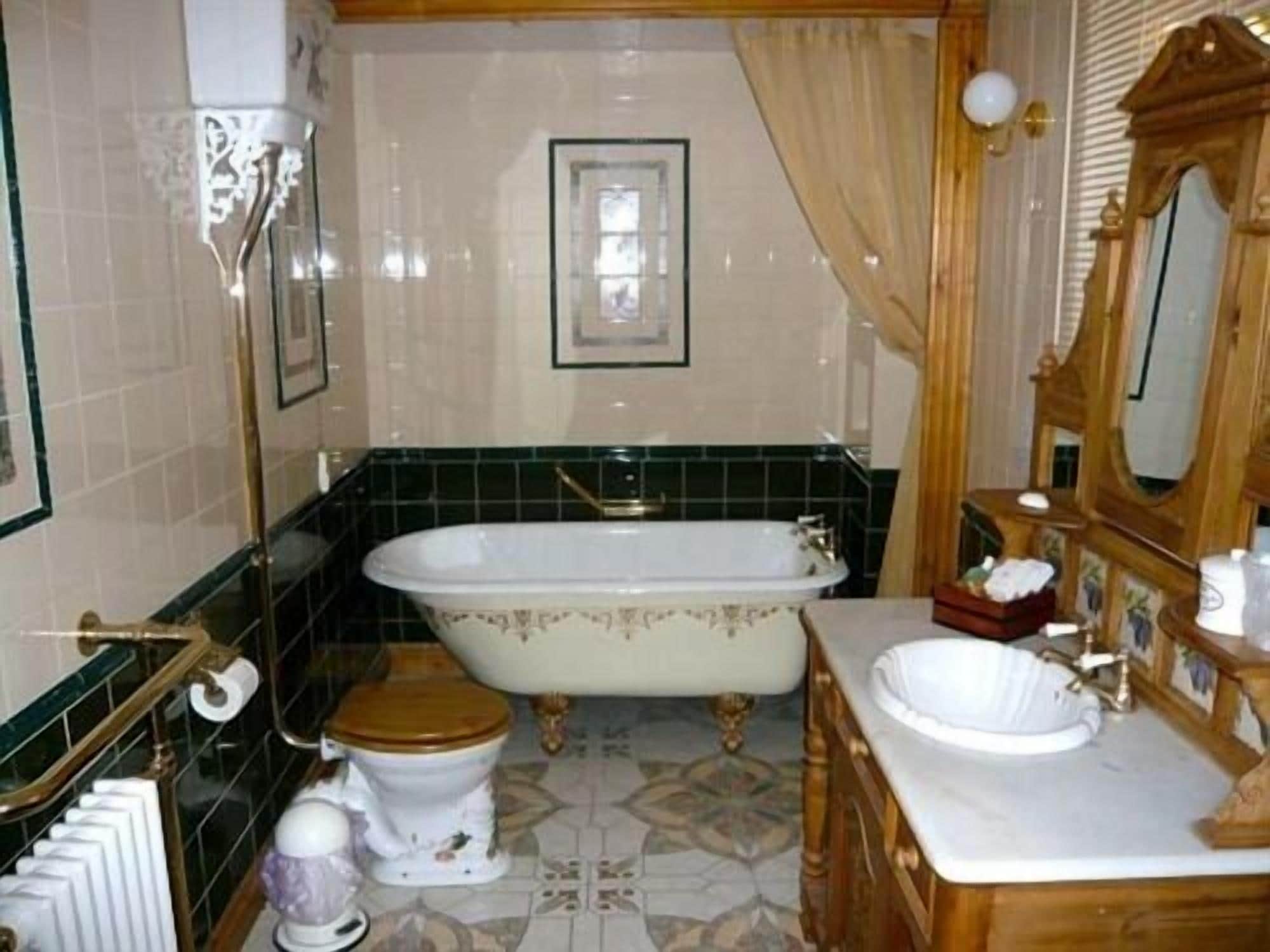 Ruby, Gold, Suite, King Bed