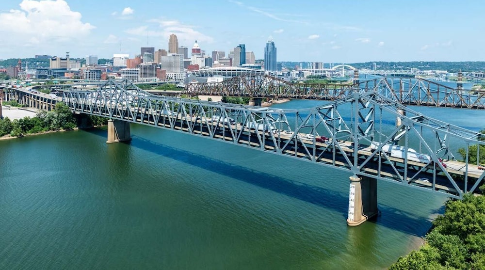 Holiday Inn Express and Suites Cincinnati Riverfront, an IHG Hotel 59/64