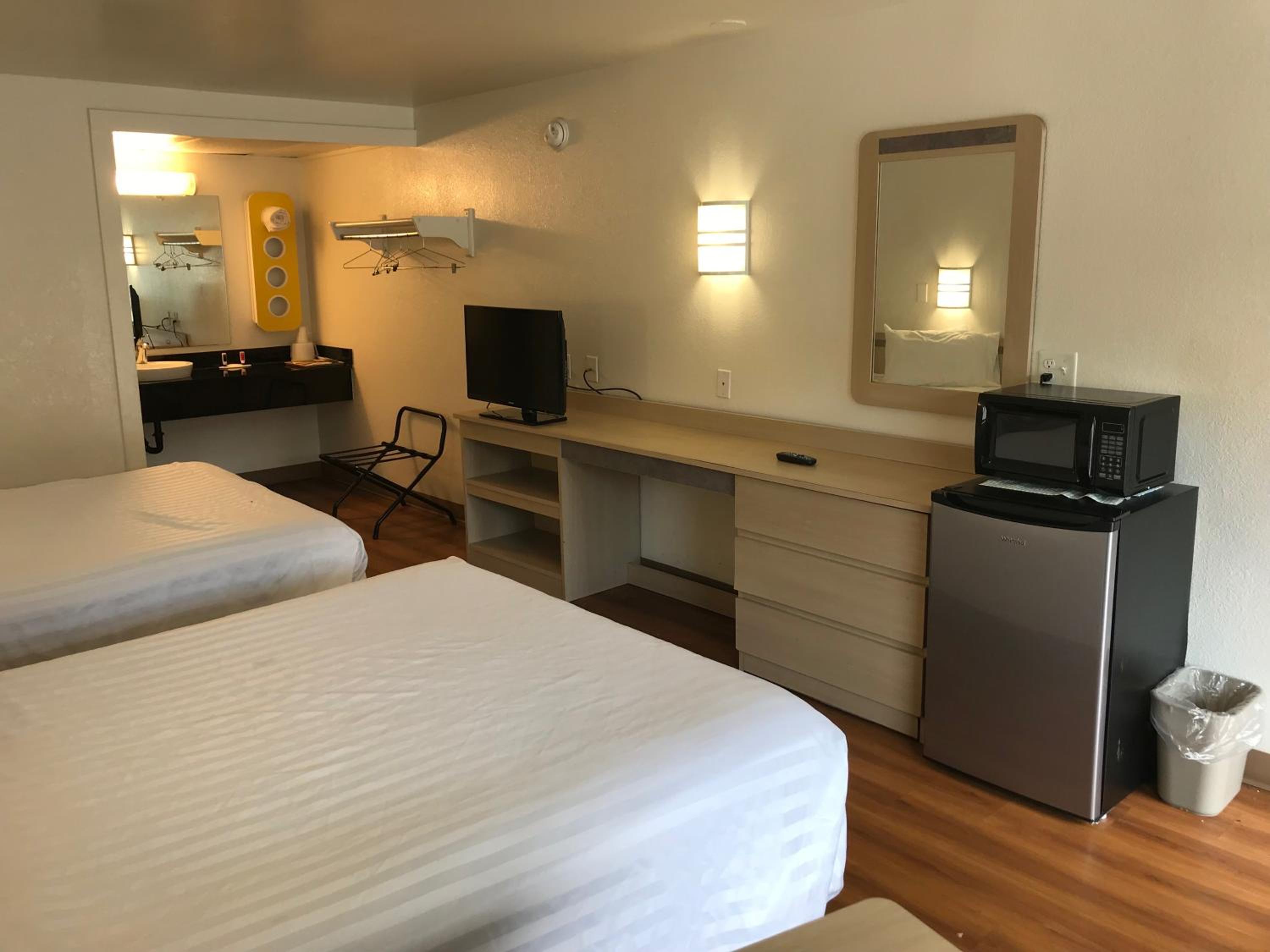 Travelodge by Wyndham Fayetteville 12/24