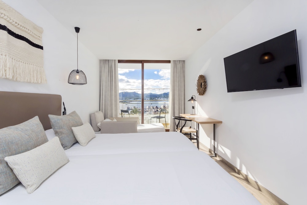 Hotel Sa Clau by Mambo Ibiza 12/37