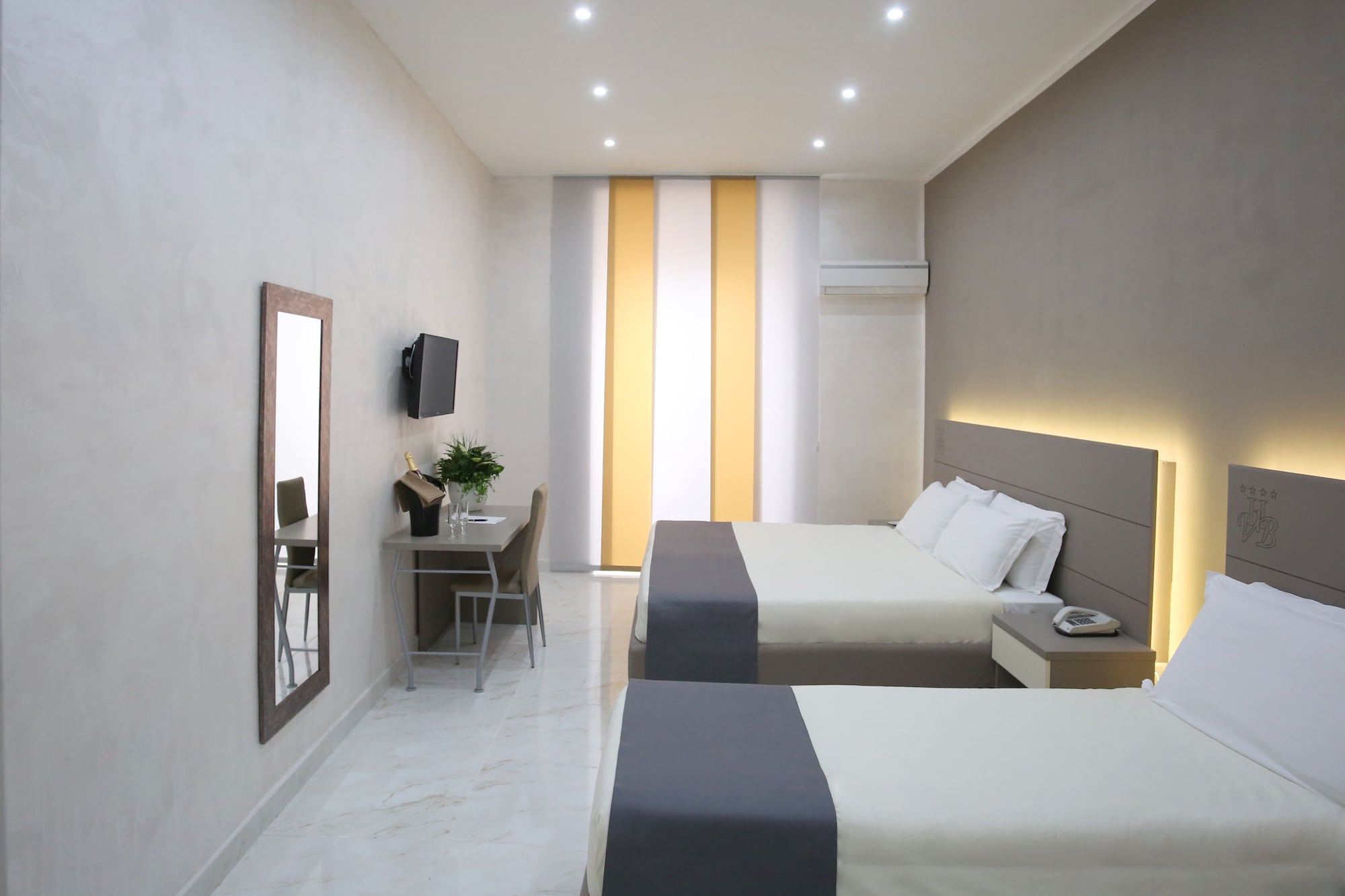 ROOM, TRIPLE