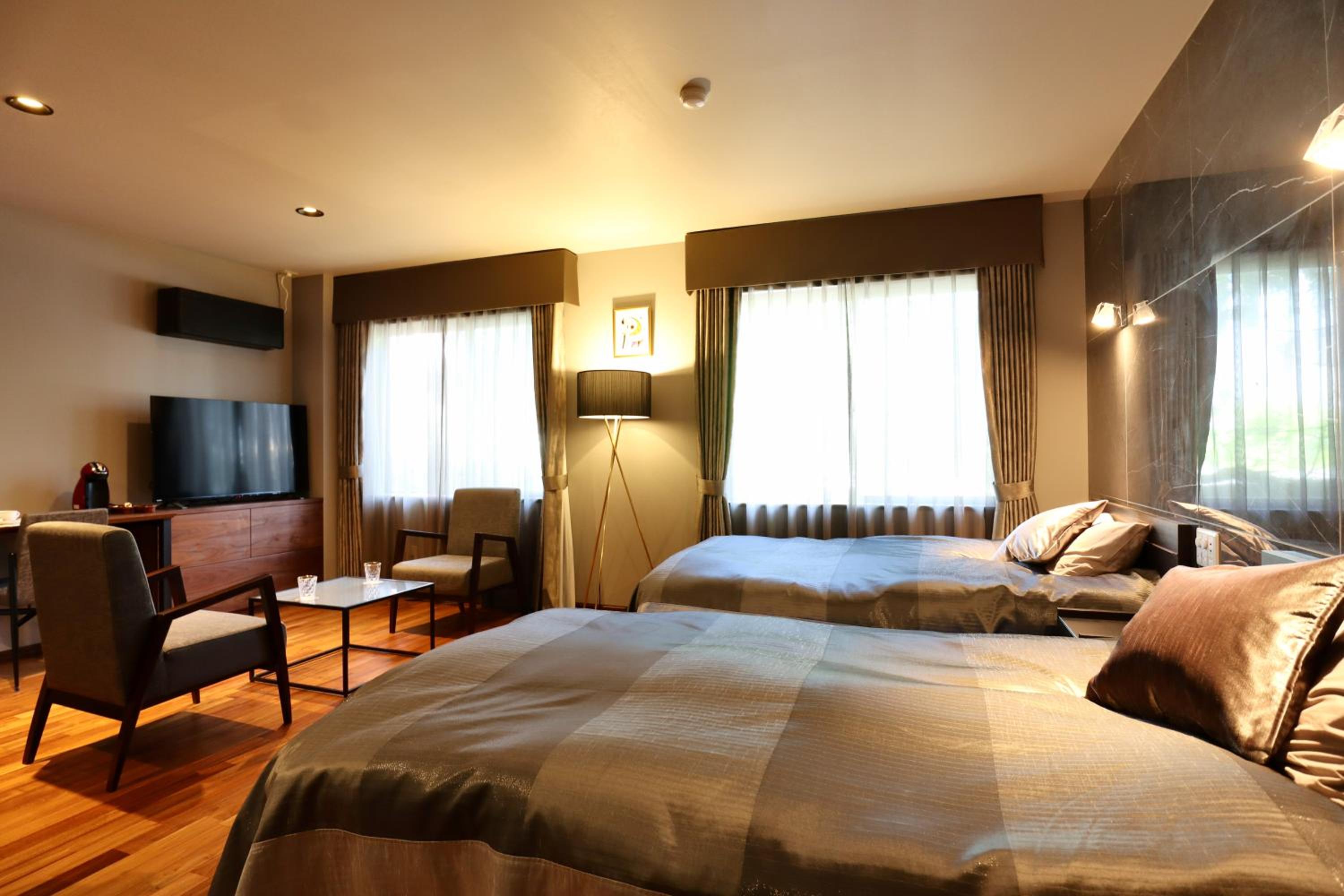 Deluxe, Twin Beds