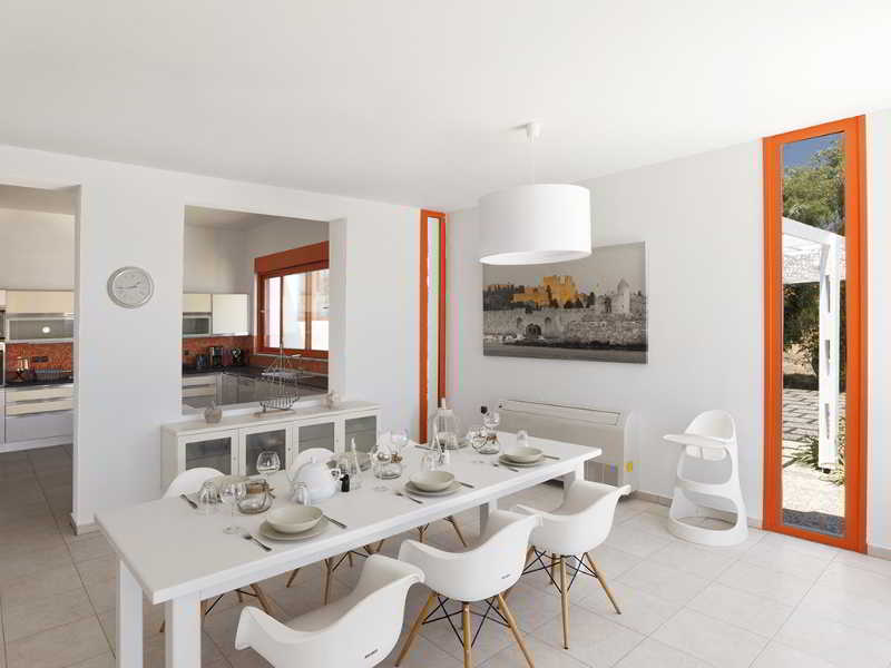 VILLA SEVEN 28/52