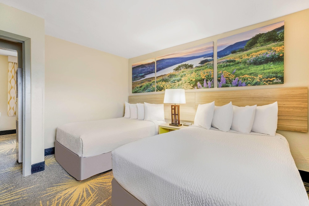جناح بسرير كوين وسريرين مزدوجين، Days Inn by Wyndham Cortez 2/10