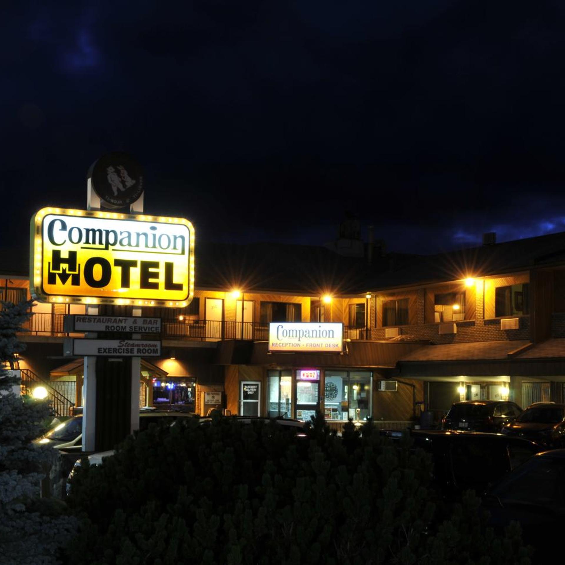 Companion Hotel Motel 2/33