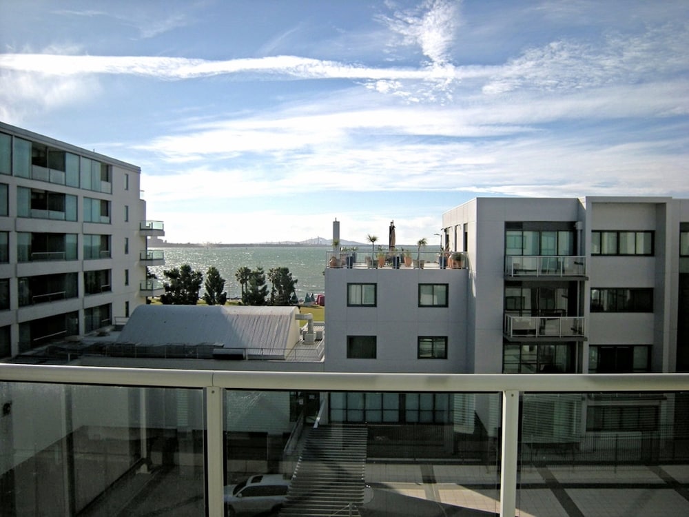 The Waterfront Apartments Geelong 5/40