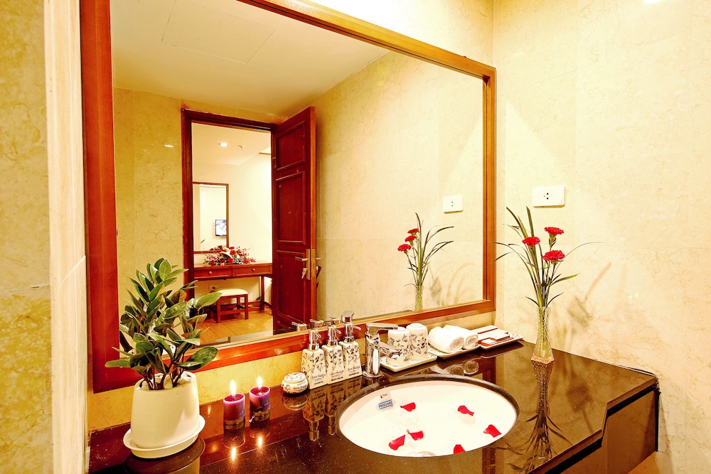 Hanoi Nostalgia Hotel & Spa 60/64