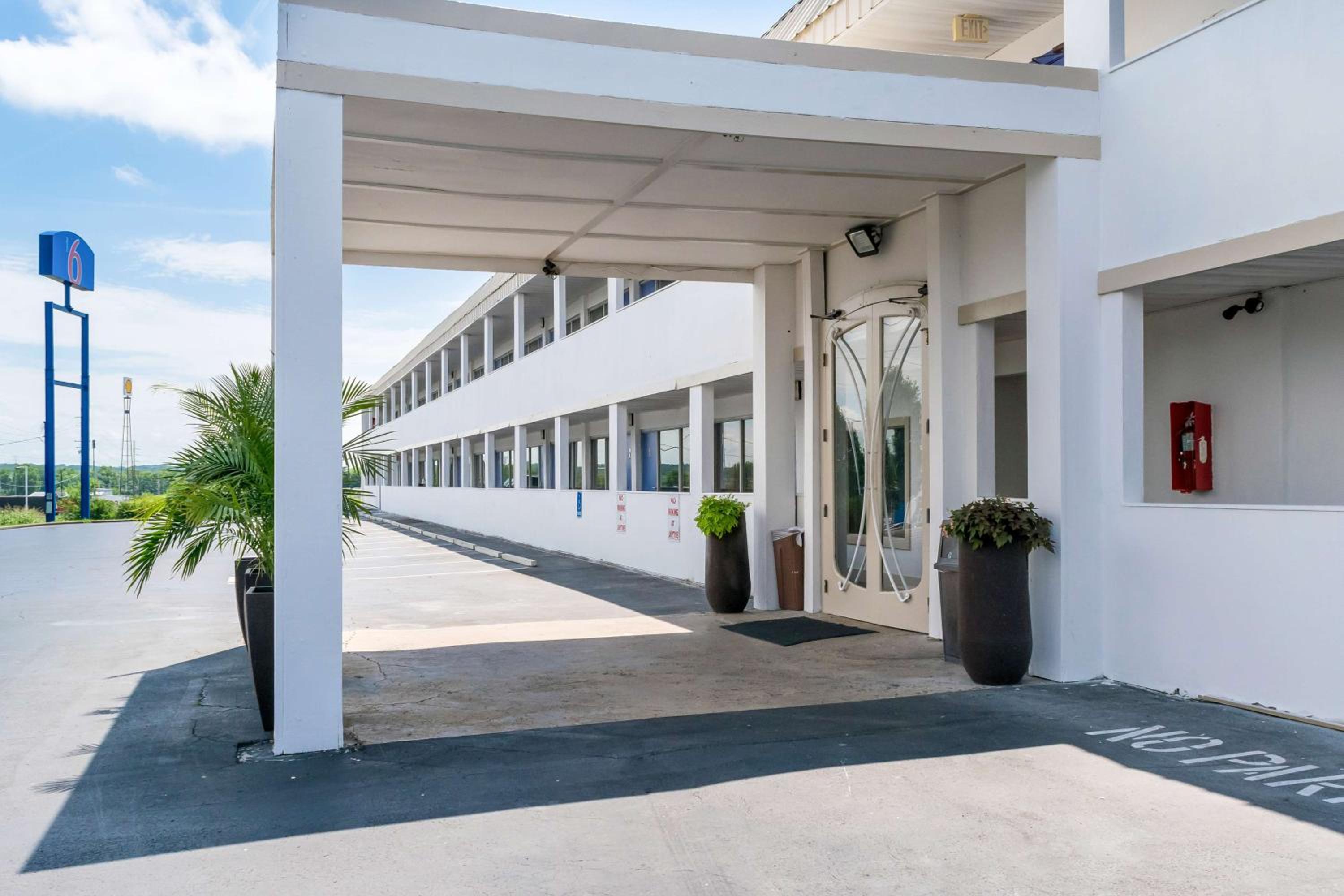 Wave Hotels 37/49