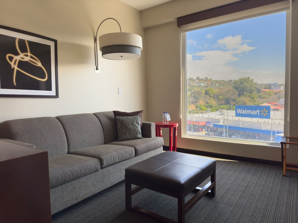 Hyatt Place San Jose/Pinares 40/64