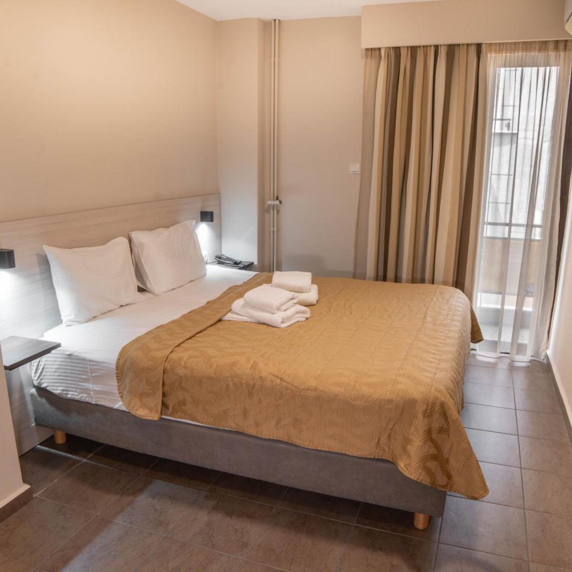 ROOM, SINGLE