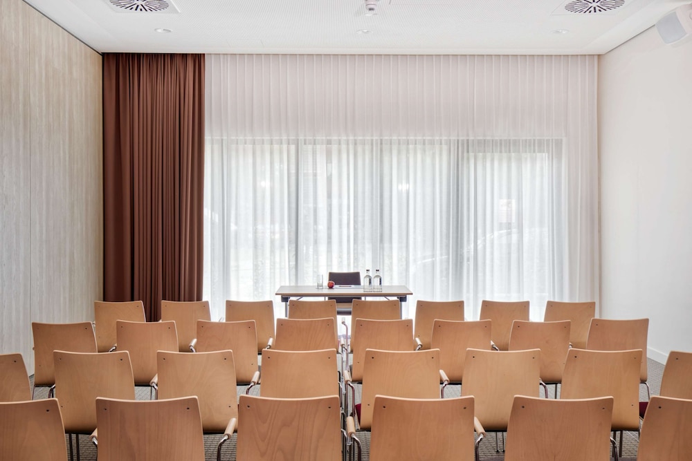 Intercityhotel Saarbrucken 42/50