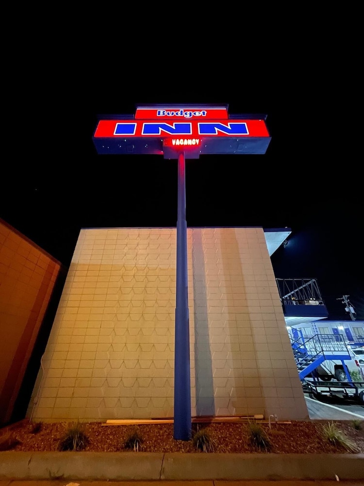 Capital O Budget Inn Ontario I-84 7/52