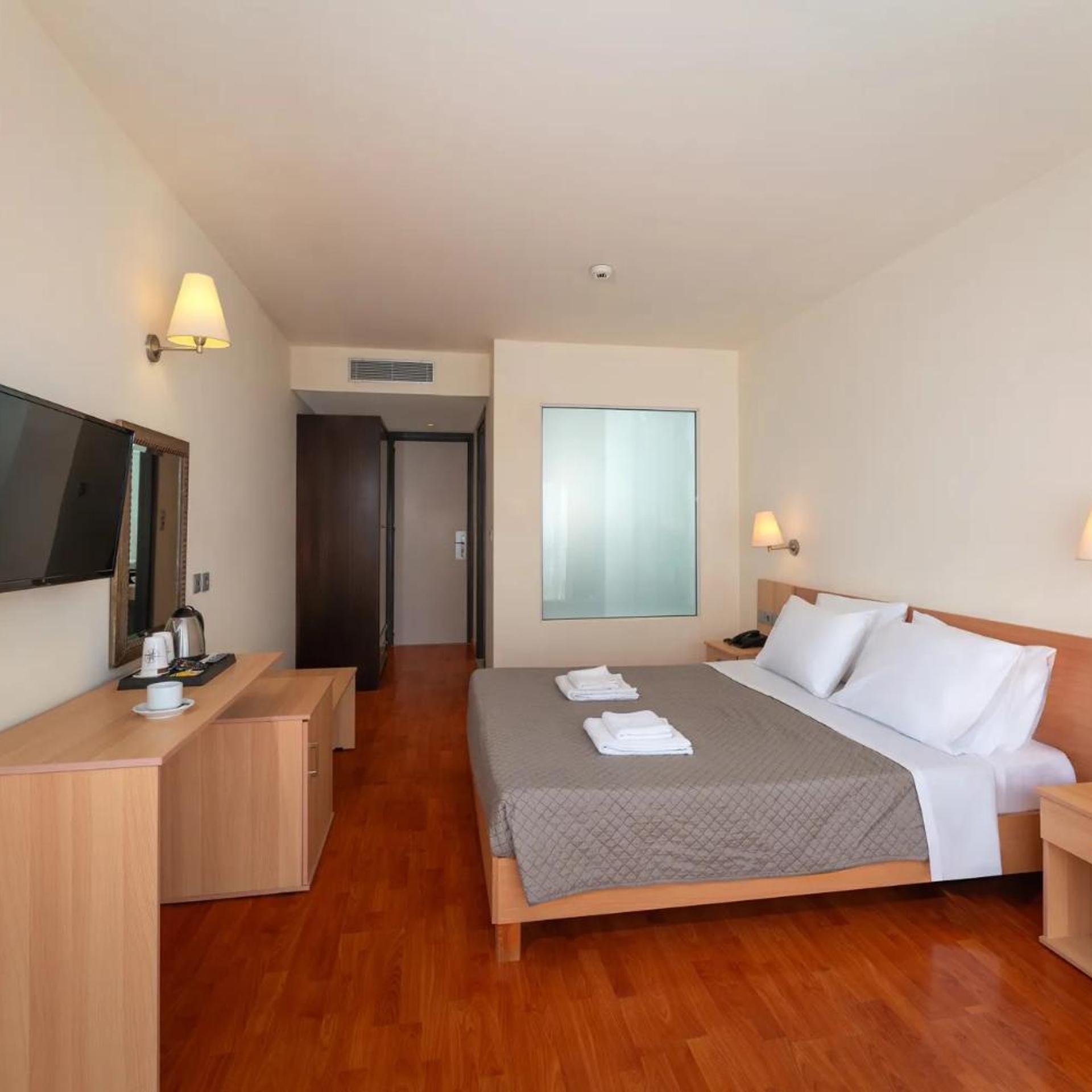 Comfort, Double Bed, Pool View, Sea View, No Balcony