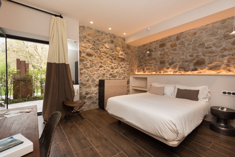 Hotel Sagarlore 14/59